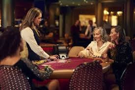 Live blackjack dealer mengumumkan no more bets